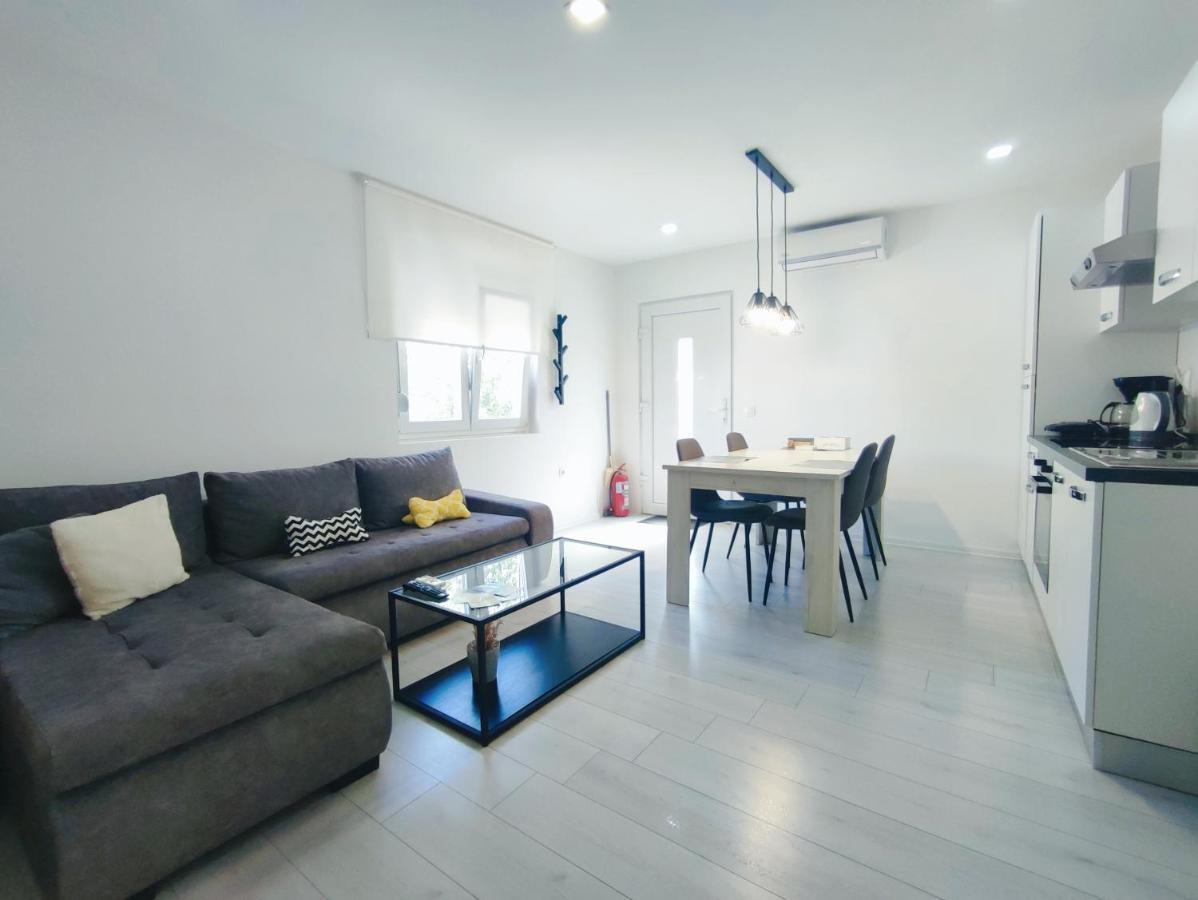 Apartmán Garden Sutomiscica Exteriér fotografie