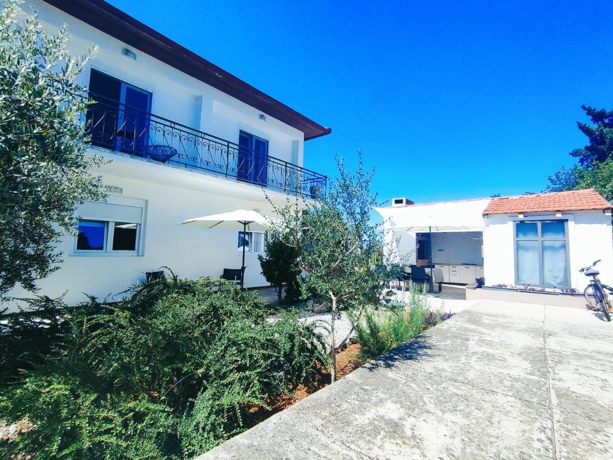 Apartmán Garden Sutomiscica Exteriér fotografie
