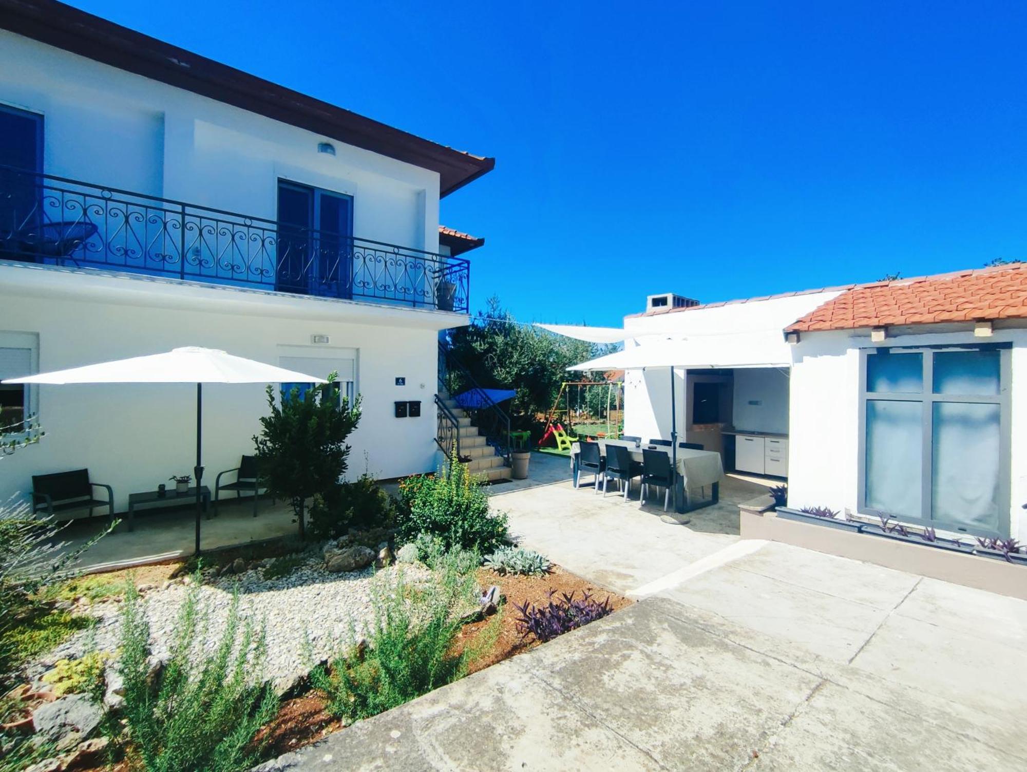 Apartmán Garden Sutomiscica Exteriér fotografie