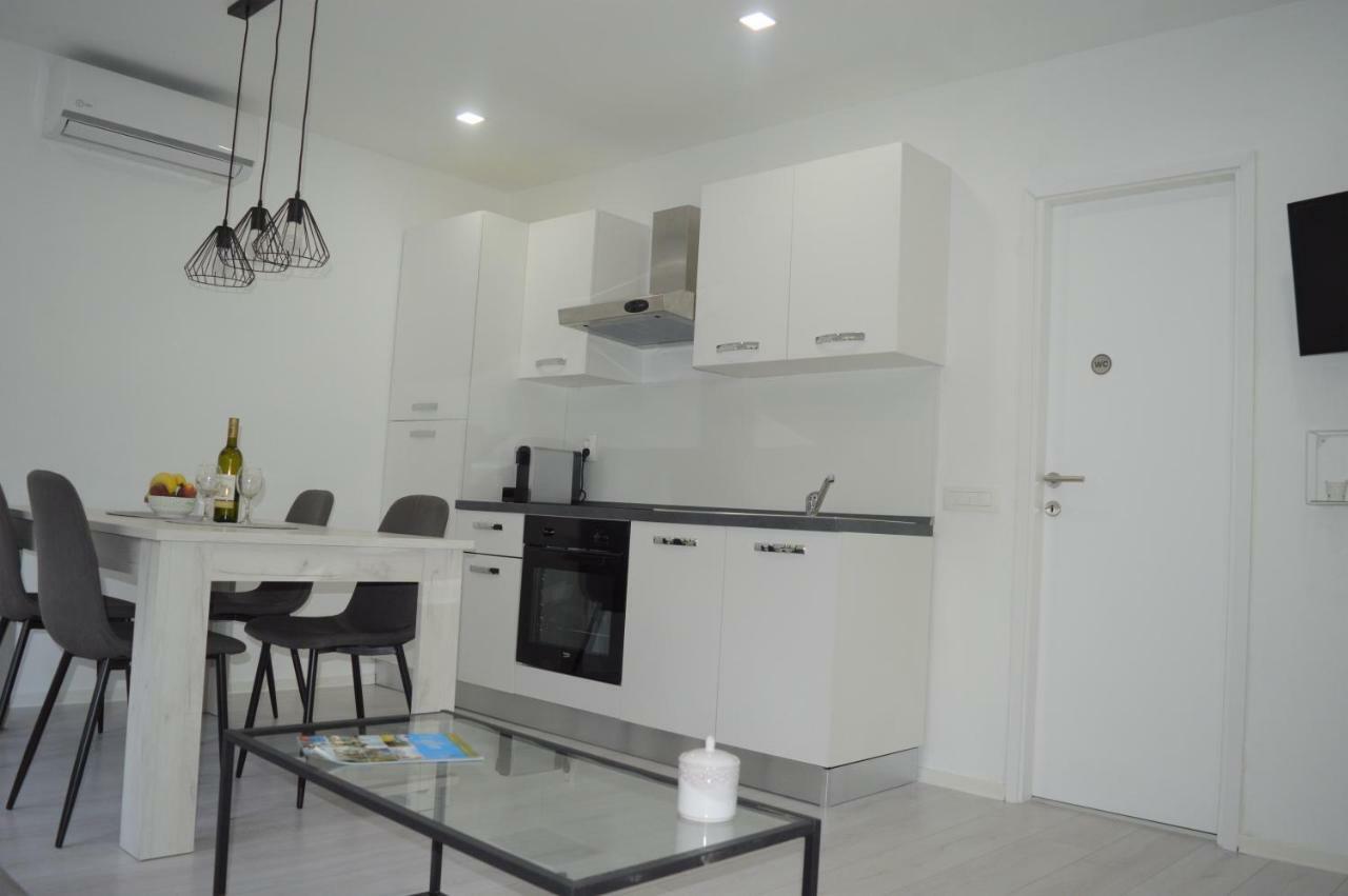 Apartmán Garden Sutomiscica Exteriér fotografie
